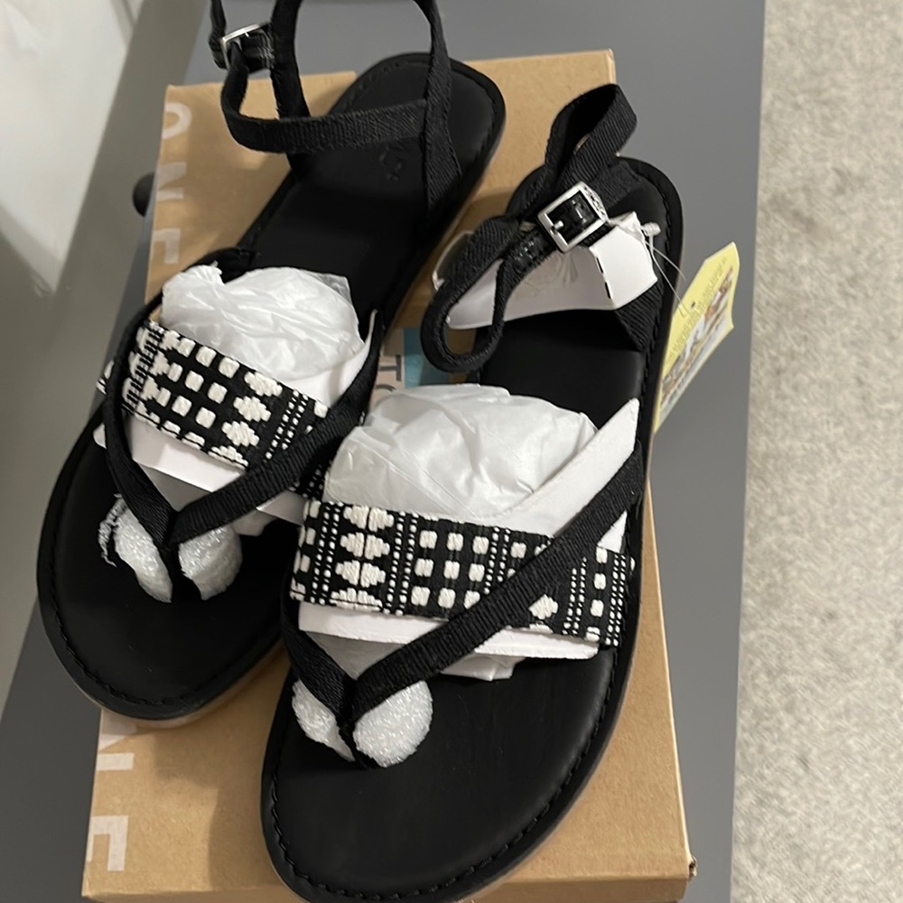 Toms Women Lexie Black Heritage Canvas/Diamond Tribal sandals